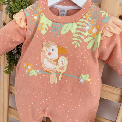 Macacão Trape Zape - Mamãe e Bebê Tucano - Goiaba